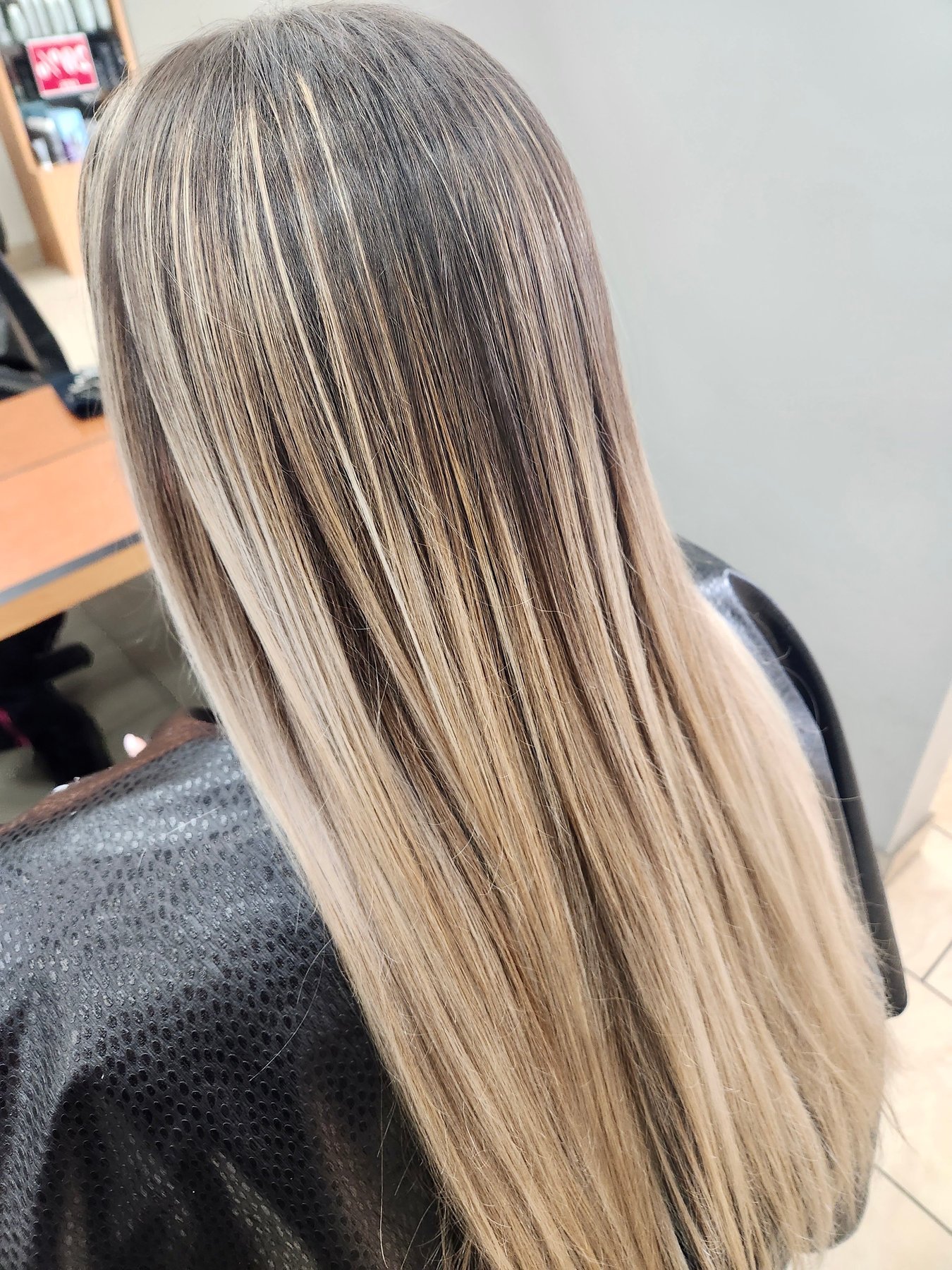 Inside C est La Vie Hair Salon