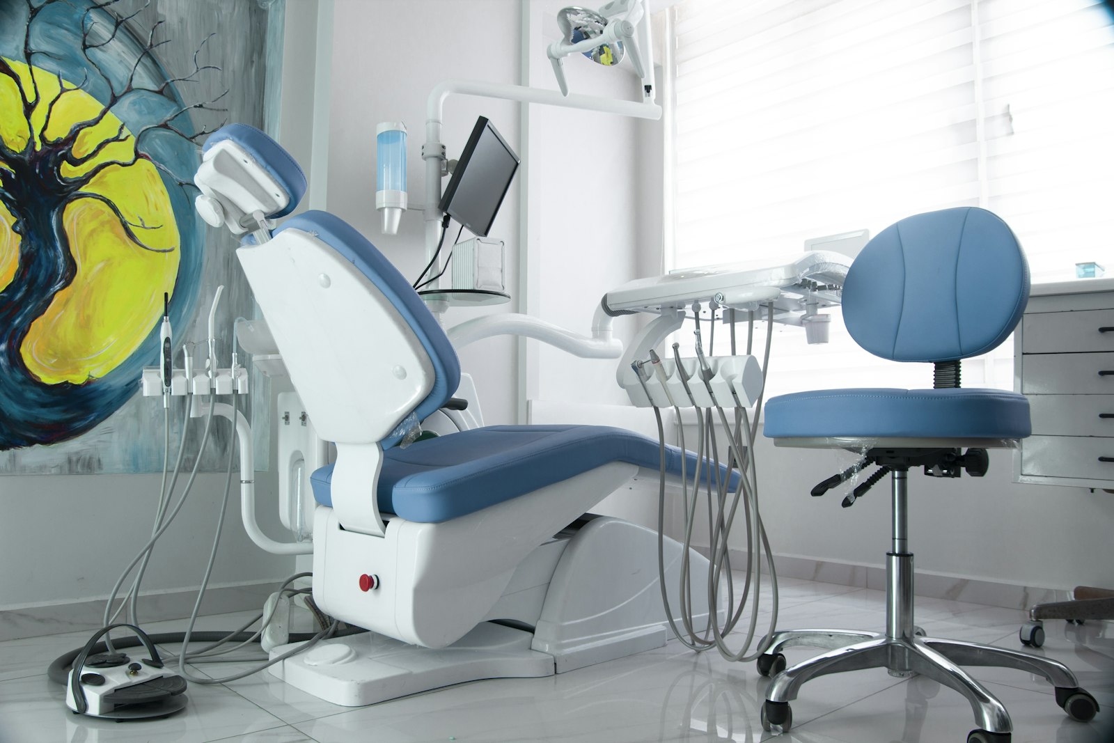 Precise, well-kept dental instruments at Lumen Dental Studio