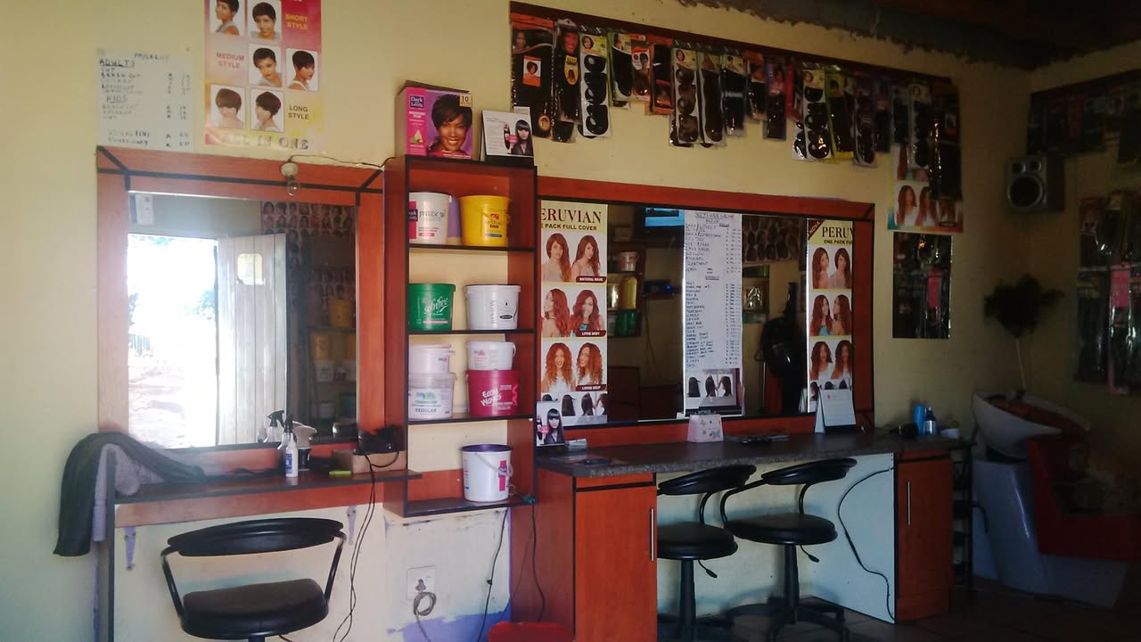 Suzy Hair Salon logo